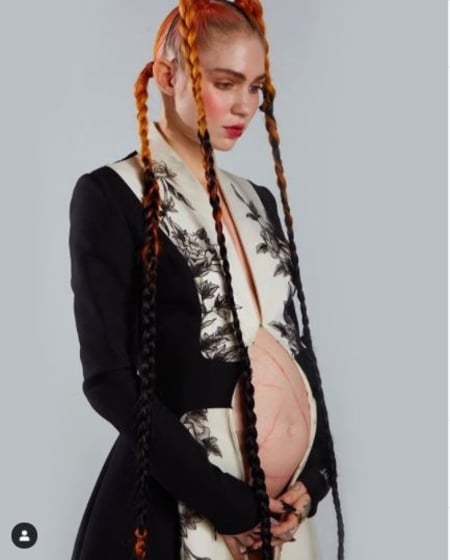 Grimes showing her baby bump in an Instagram pictures